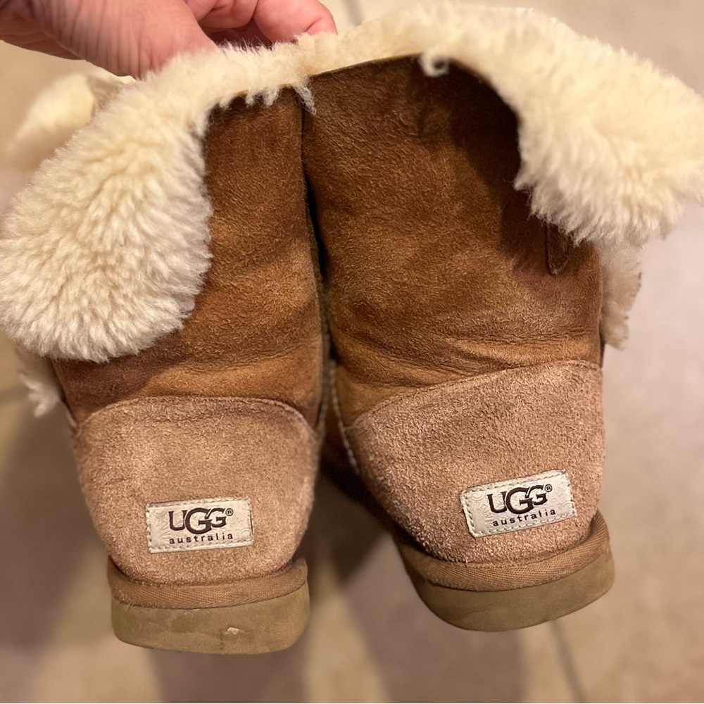 Ugg Australia Shearling Bailey Button Booths - image 7